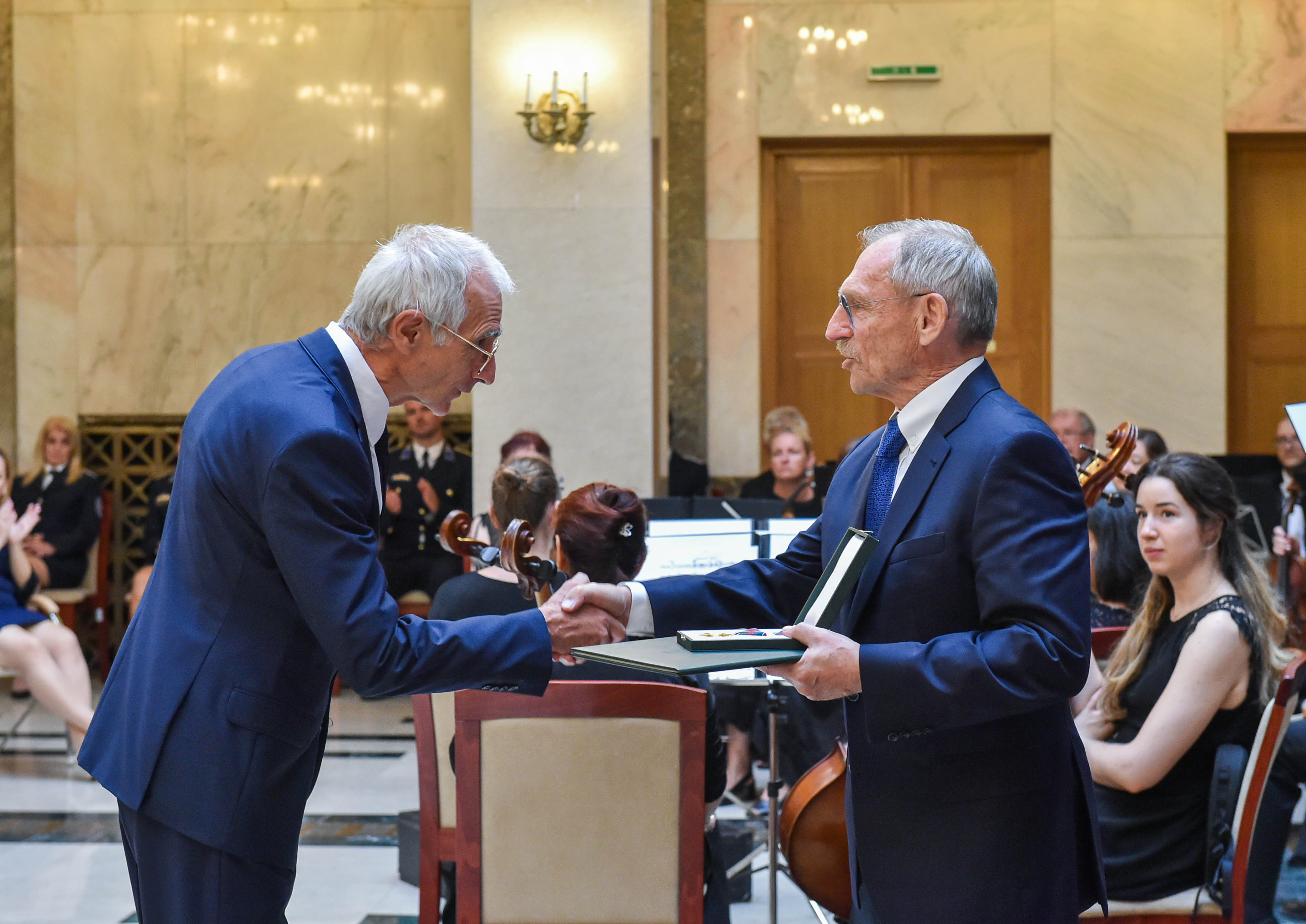 DR. SURJÁN GYÖRGY aranykereszt